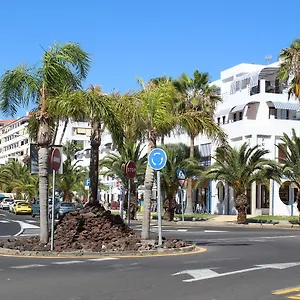 https://apartamentos-funchal-los-cristianos-tenerife.in-canary-islands.com